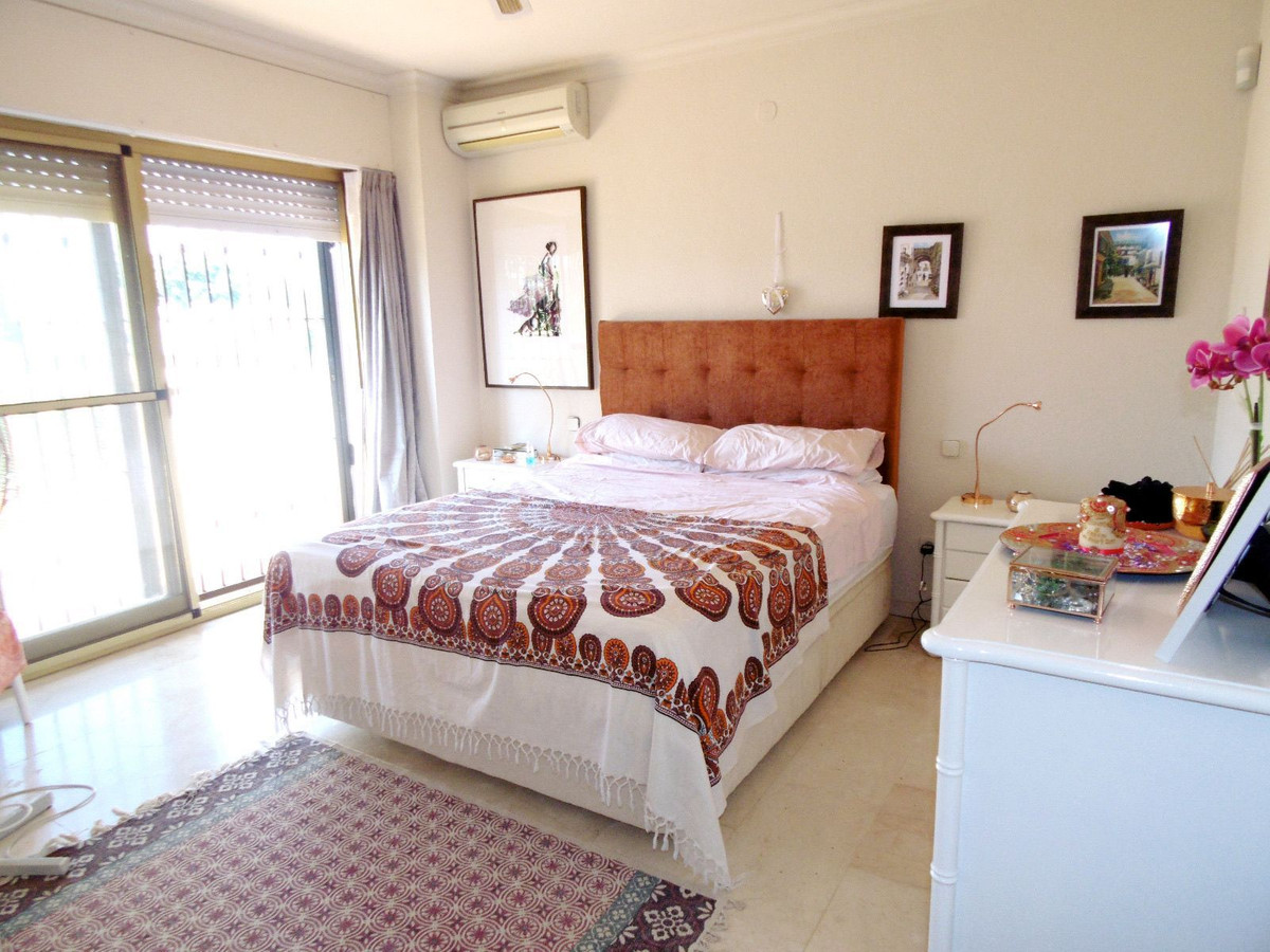 657c90d87dea959bc10fb5549418cb99 - 18