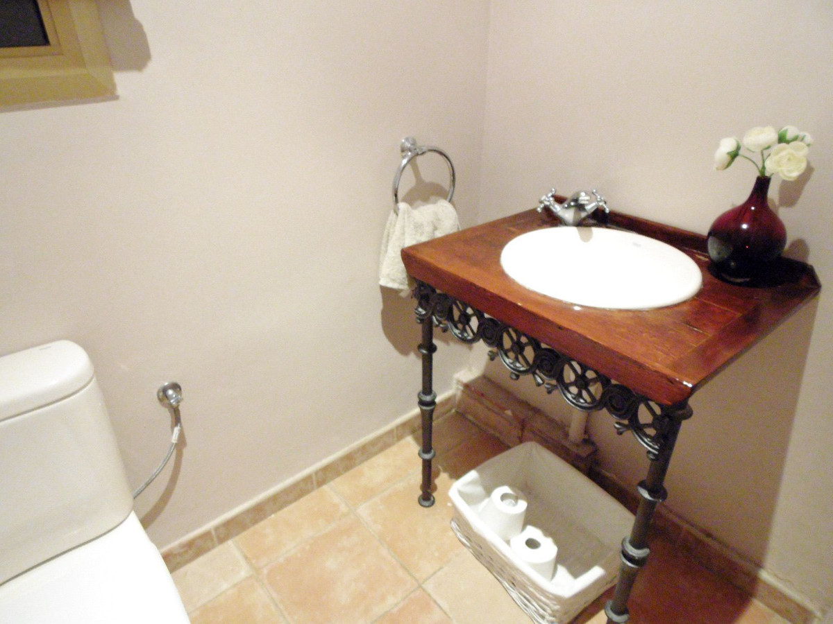 657c90d87dea959bc10fb5549418cb99 - 21