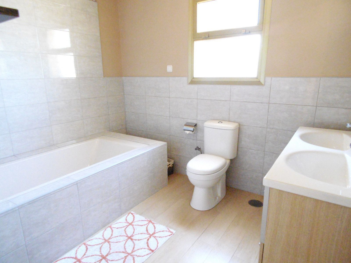 657c90d87dea959bc10fb5549418cb99 - 23