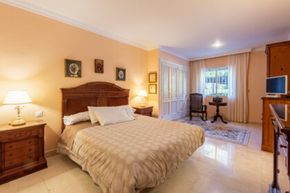 676d698382b3a3d8e9648083aed10b42 - 18