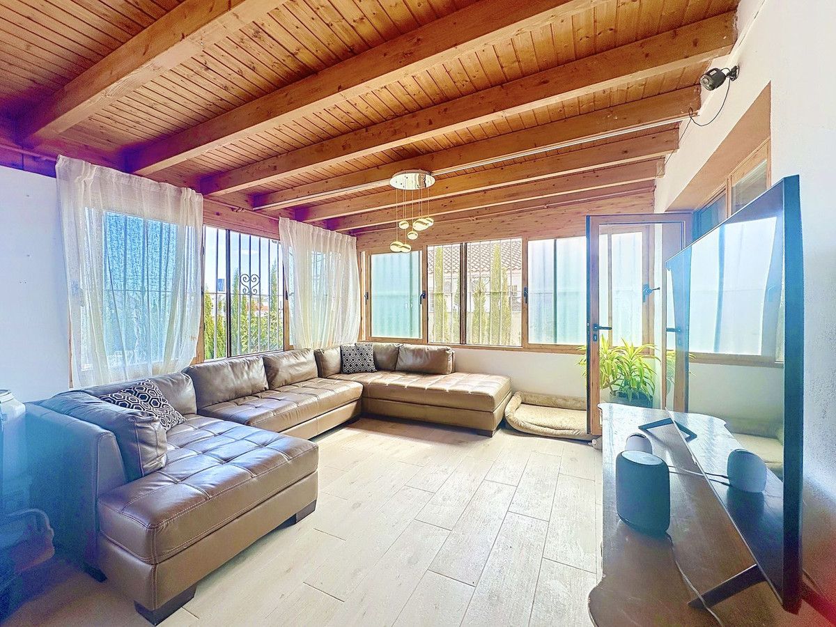 6efdb19777554892d84fd5a1b953f68f - 11