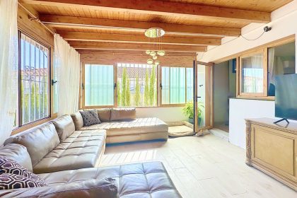 6efdb19777554892d84fd5a1b953f68f - 12