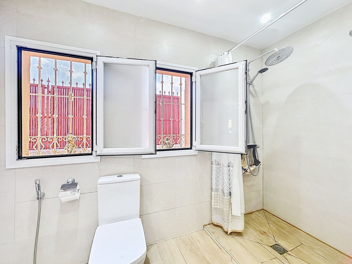 6efdb19777554892d84fd5a1b953f68f - 16