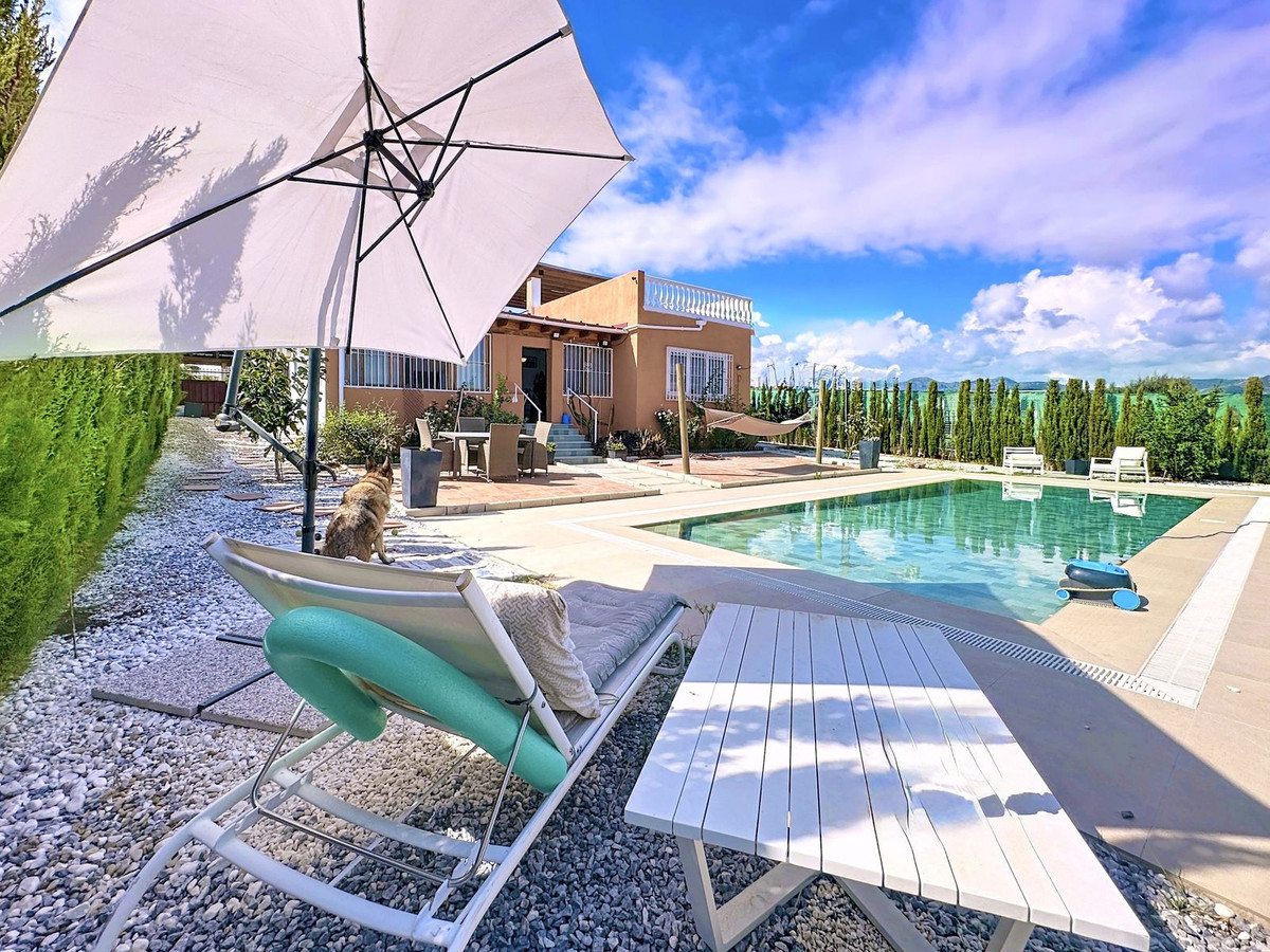 6efdb19777554892d84fd5a1b953f68f - 2