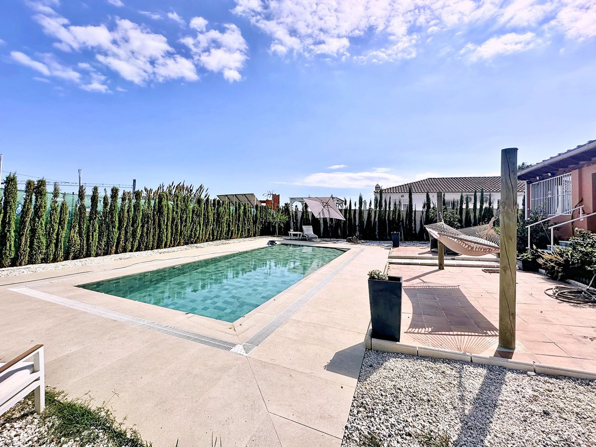 6efdb19777554892d84fd5a1b953f68f - 24