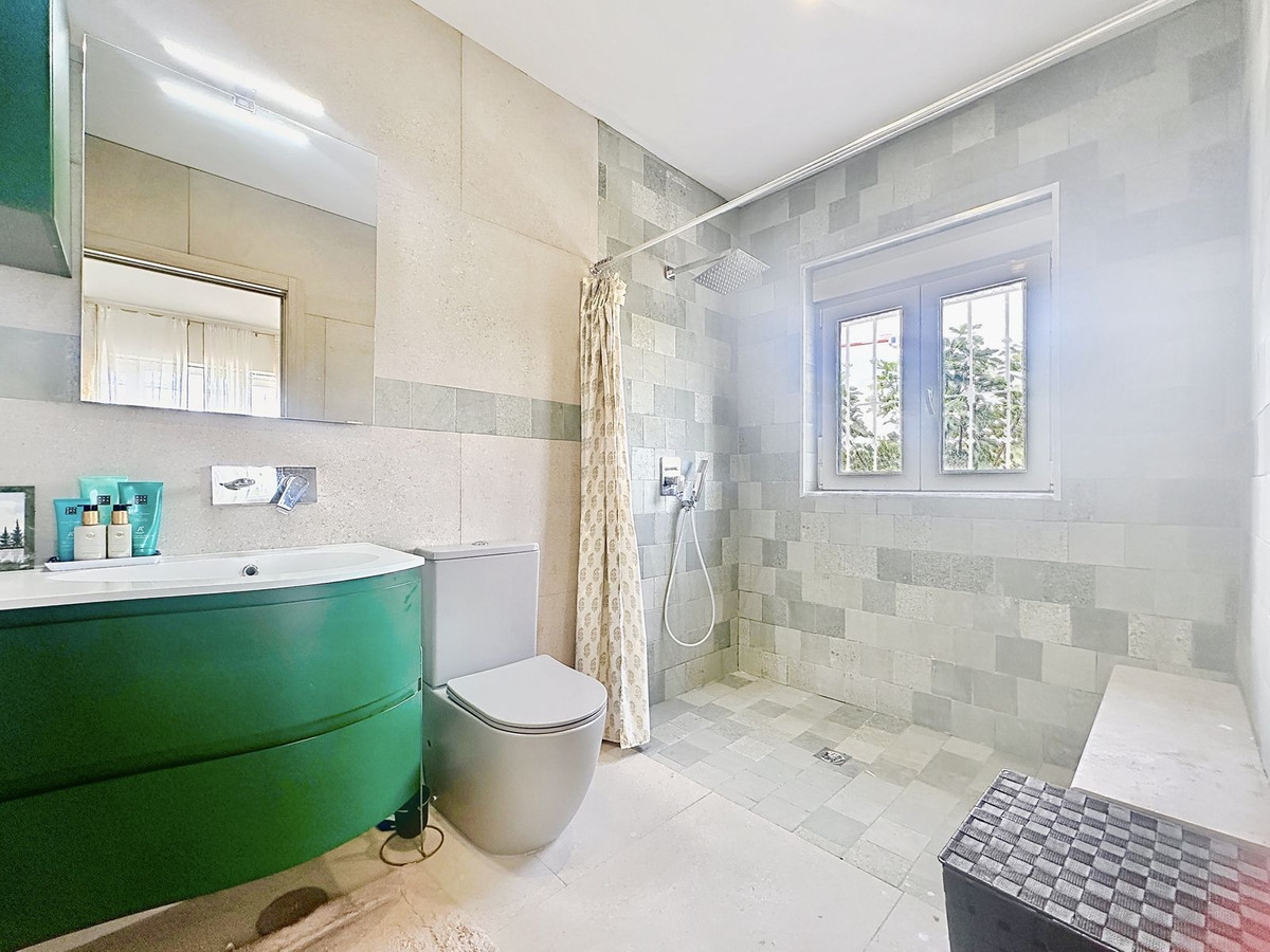 6efdb19777554892d84fd5a1b953f68f - 26