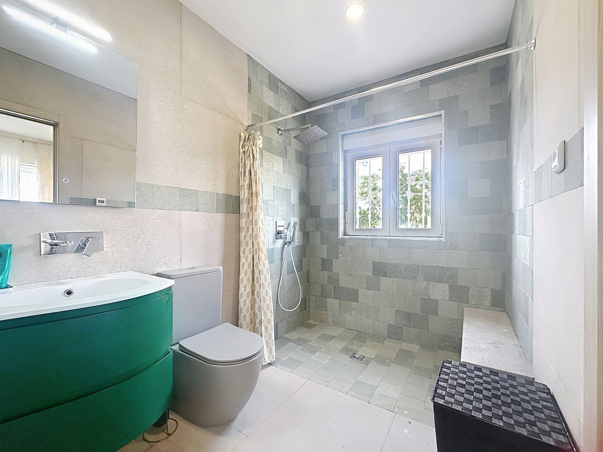 6efdb19777554892d84fd5a1b953f68f - 33