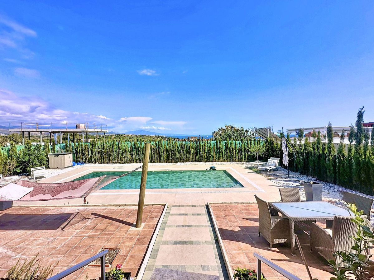 6efdb19777554892d84fd5a1b953f68f - 4