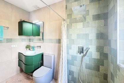 6efdb19777554892d84fd5a1b953f68f - 7