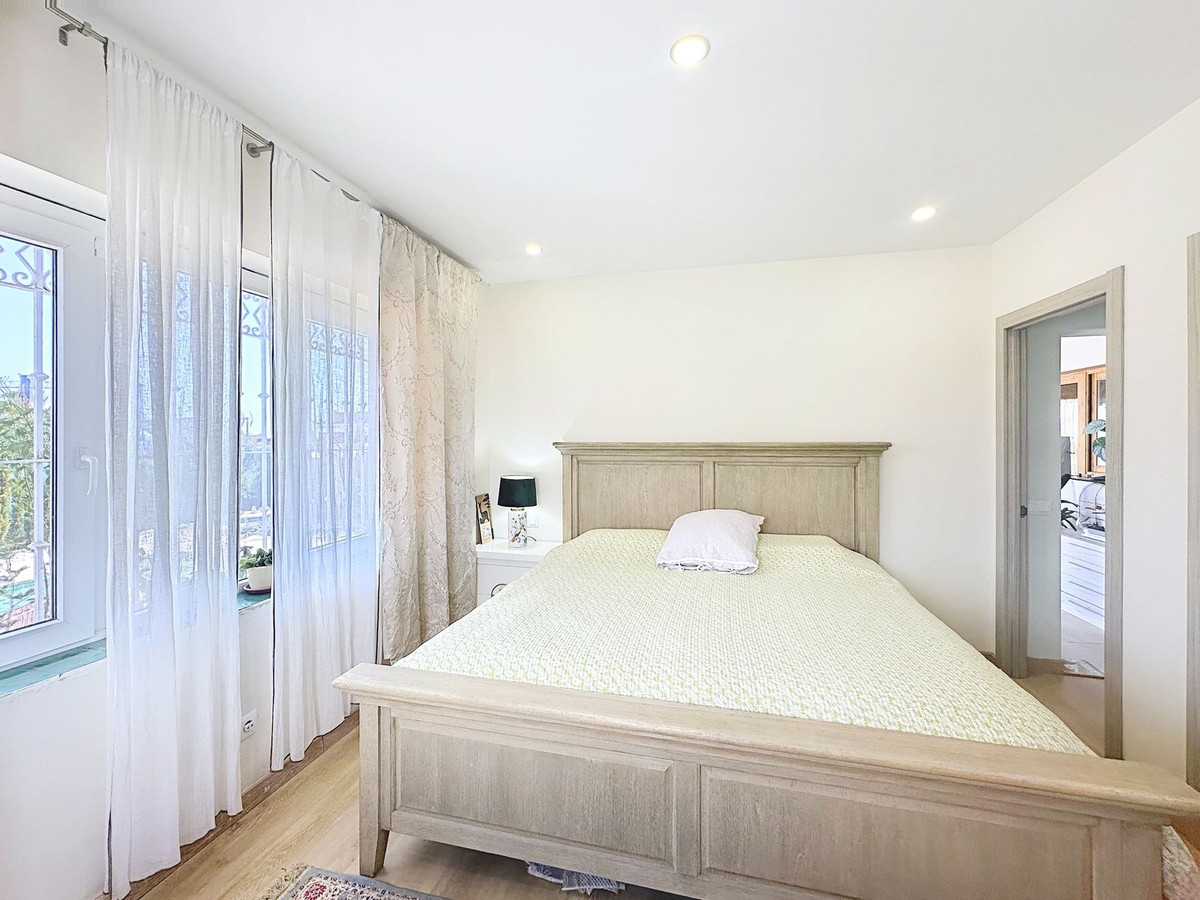 6efdb19777554892d84fd5a1b953f68f - 9