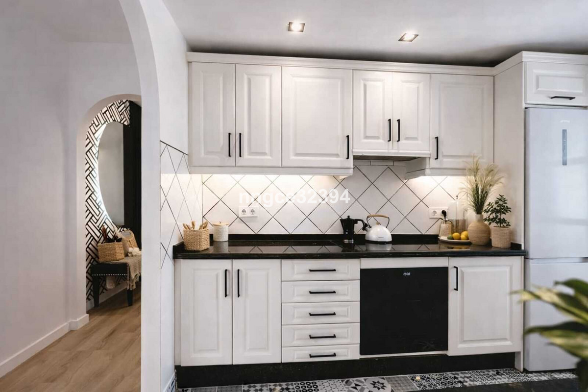 706b8302e6f80b0585ab385327e4198c - 12