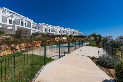 71e556a4cc6e932a4e1fd123b30919ba - 52