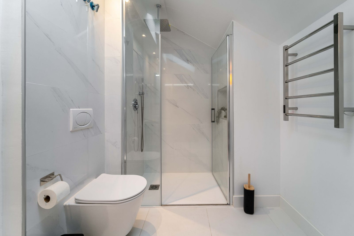 72b016a04a28fab64205a244a56c10e3 - 23