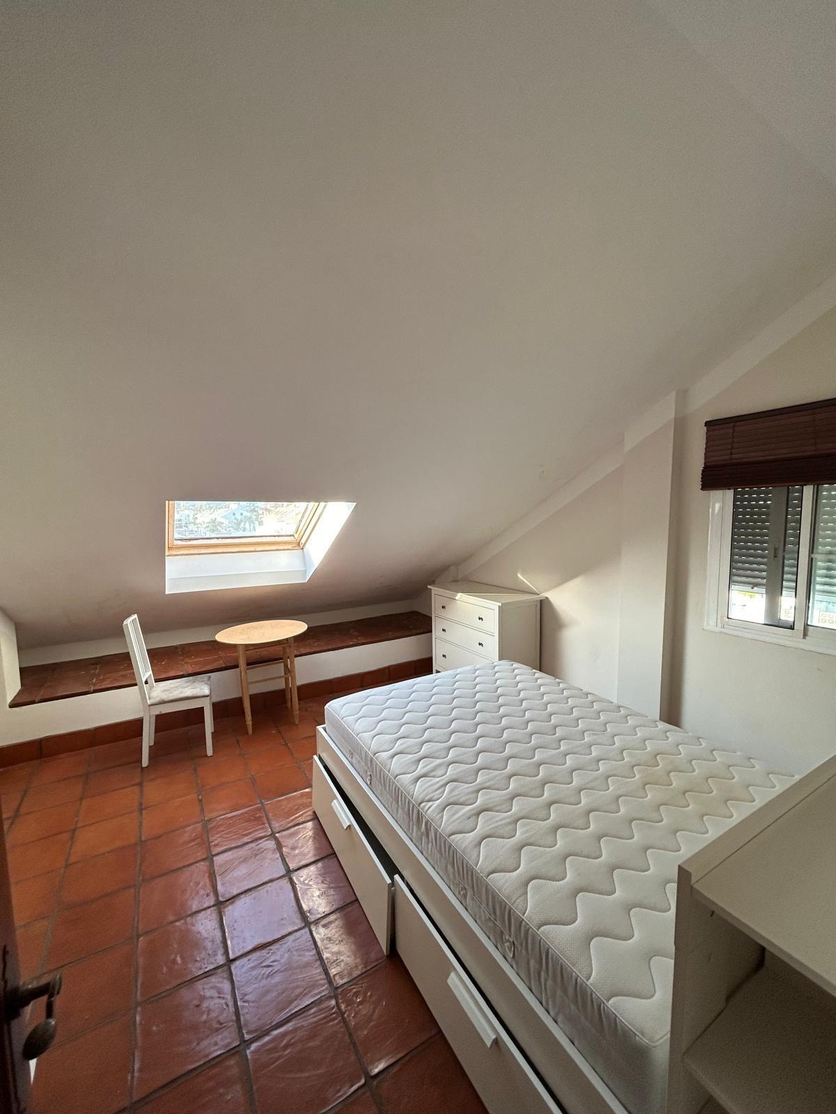 72e4909e48504d65347373dc9e59b261 - 12