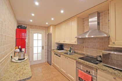 7307994460e84dd82cb57b5eb86ae231 - 8