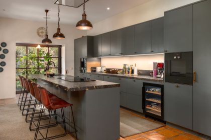 73a74ac9449fe7c13a0588ab165c6548 - 19