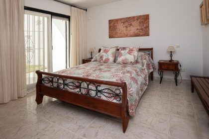 740a52ba5d13c2c383592034848662d3 - 18