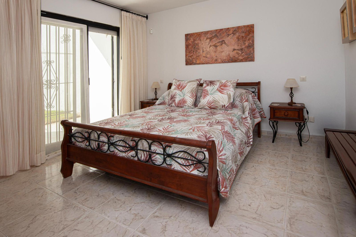 740a52ba5d13c2c383592034848662d3 - 18