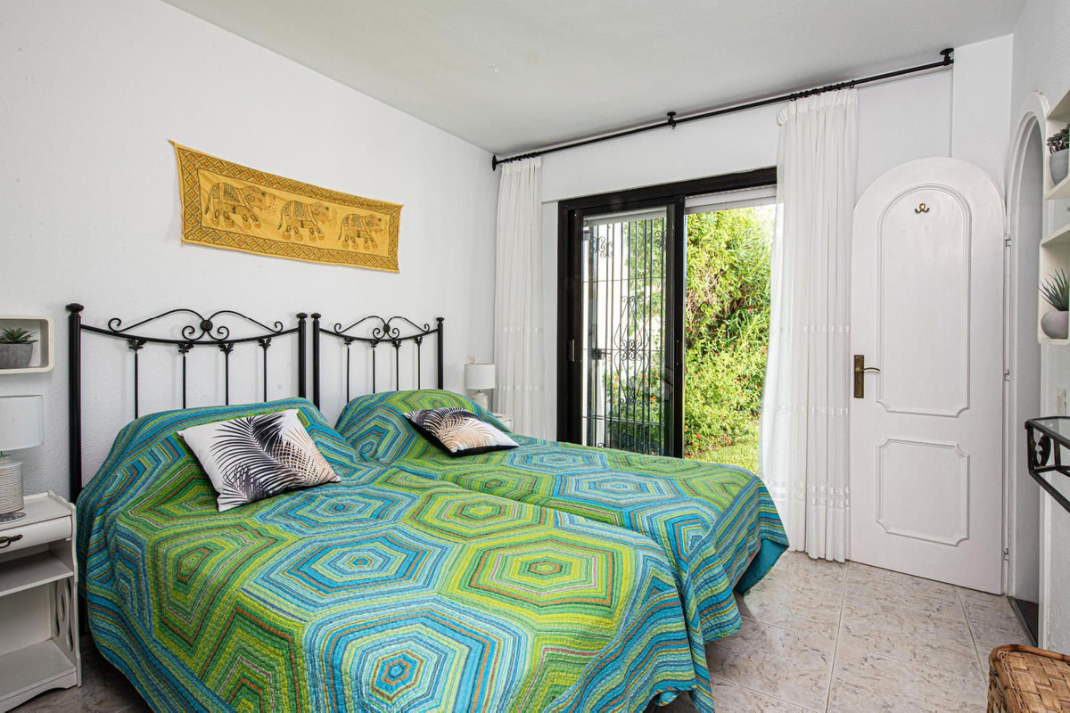 740a52ba5d13c2c383592034848662d3 - 24