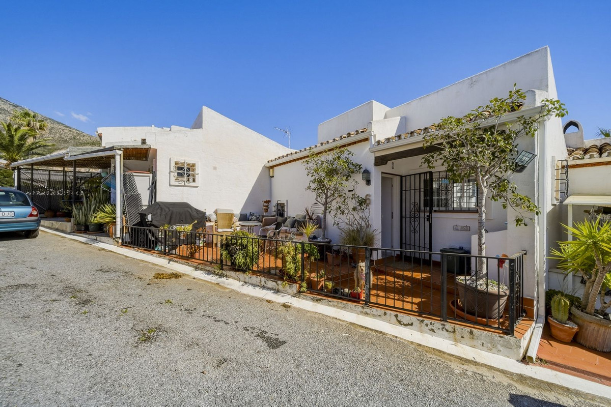 7615f5c231e32fe99e0521becd62f928 - 27