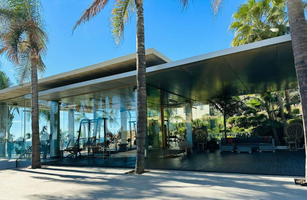 76c1982de05465d1a4809c35716c0d0c - 1