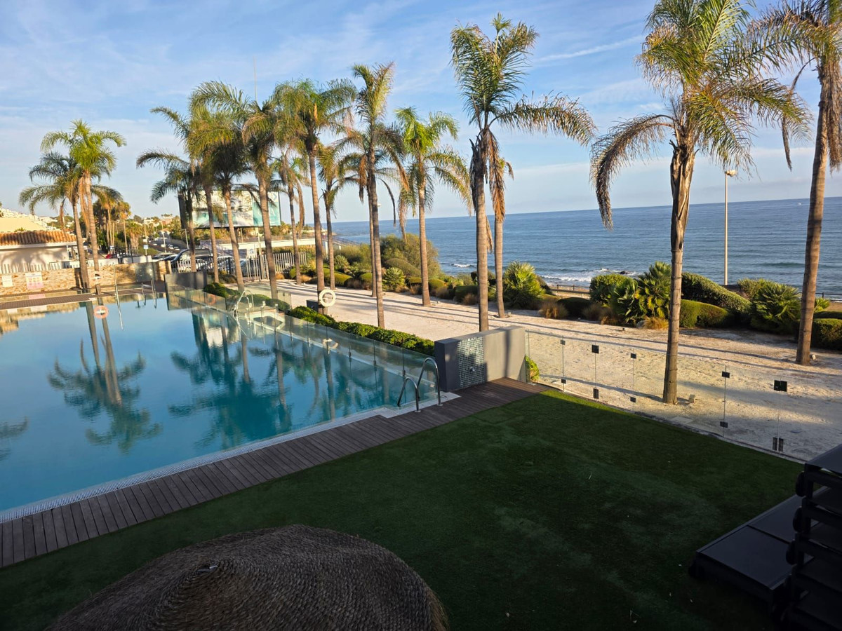 76c1982de05465d1a4809c35716c0d0c - 14