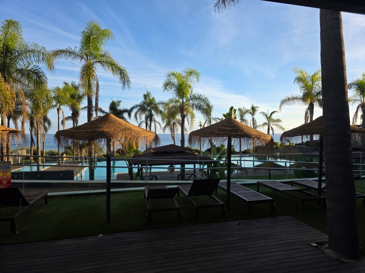 76c1982de05465d1a4809c35716c0d0c - 18