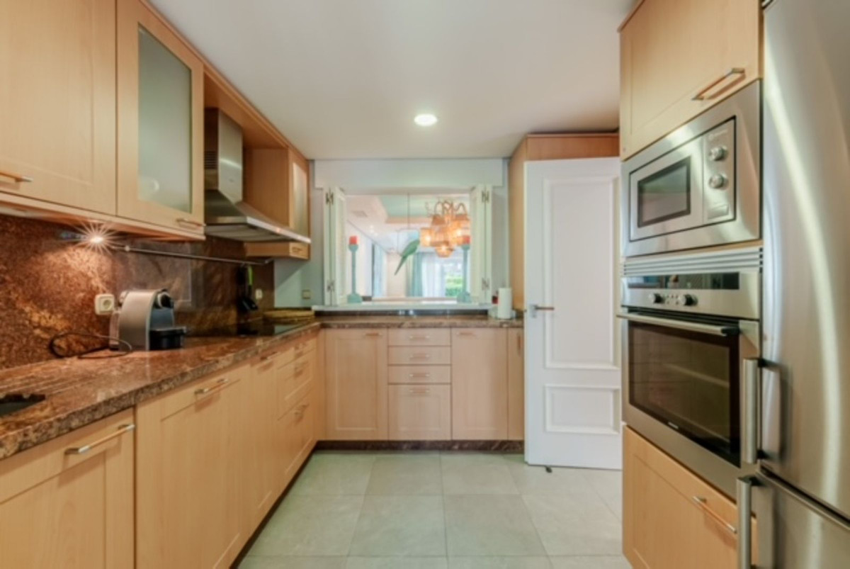 7736f0fae59a04367e8c9d66e33e815a - 4