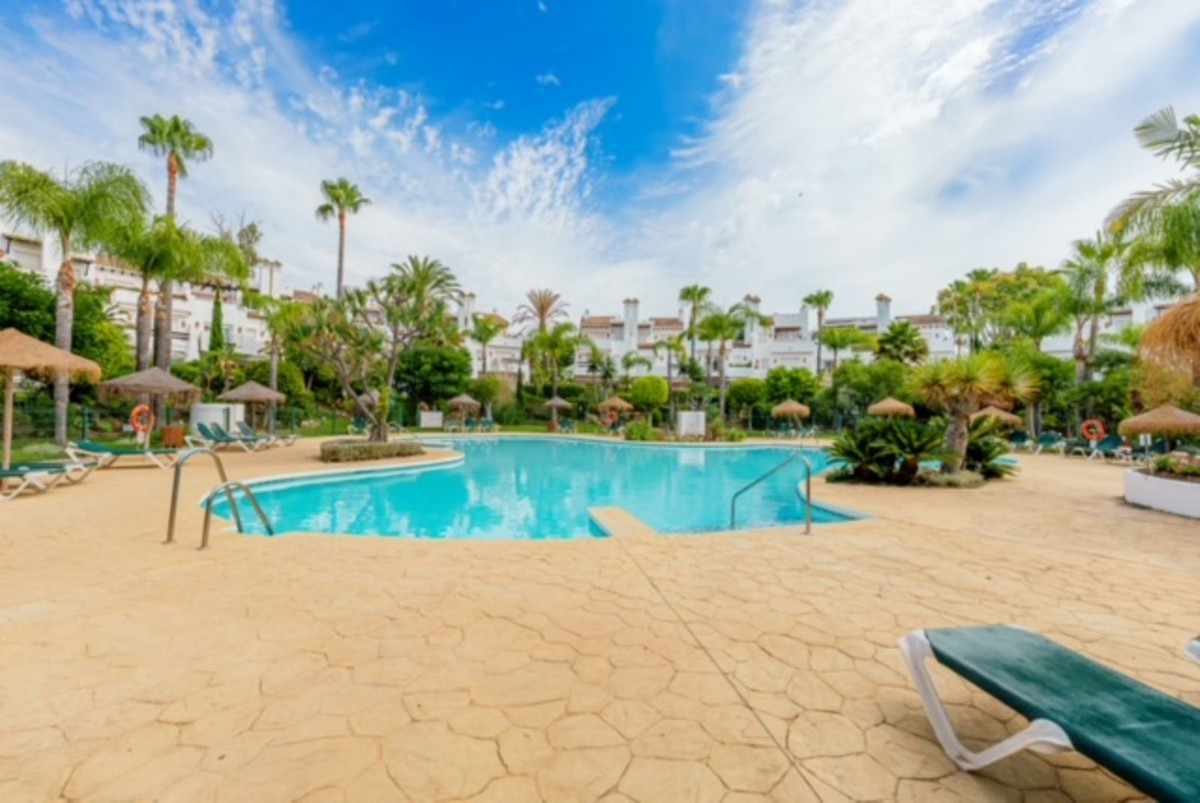 7736f0fae59a04367e8c9d66e33e815a - 9