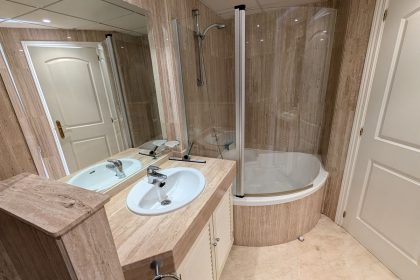 797d79c7e9ec5a393631160c50b3b5e0 - 18