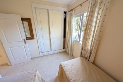 797d79c7e9ec5a393631160c50b3b5e0 - 24