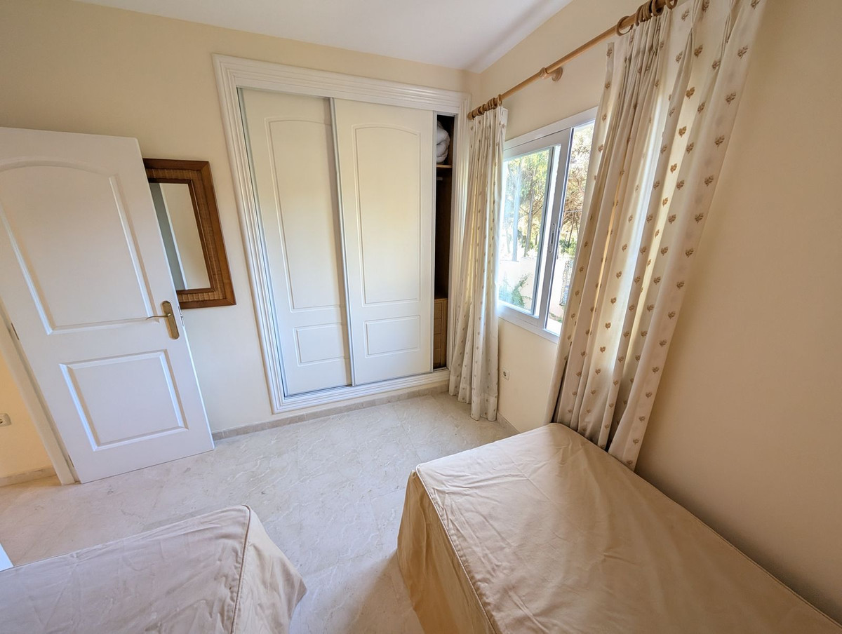 797d79c7e9ec5a393631160c50b3b5e0 - 24