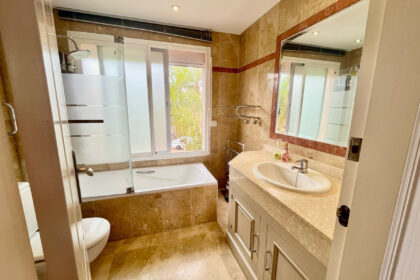 79a1fcb9d8ca52600716fae9bf367381 - 11