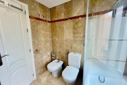 79a1fcb9d8ca52600716fae9bf367381 - 12