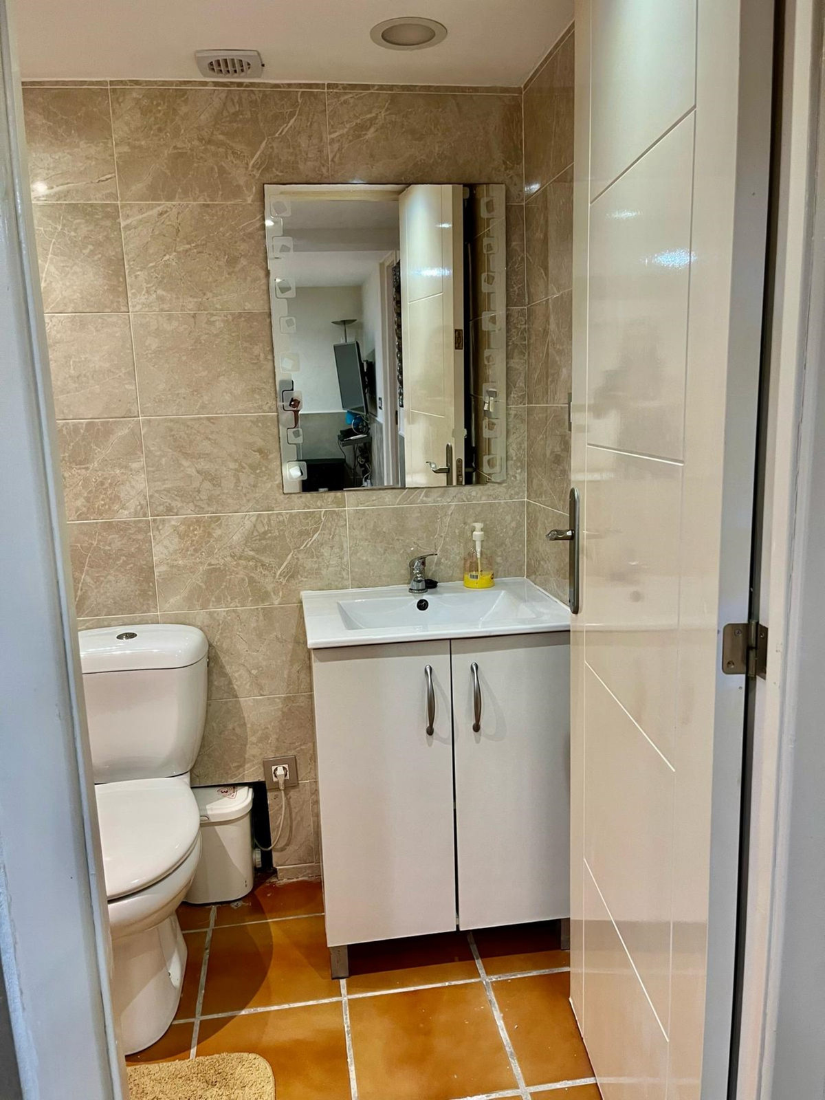 79a1fcb9d8ca52600716fae9bf367381 - 23