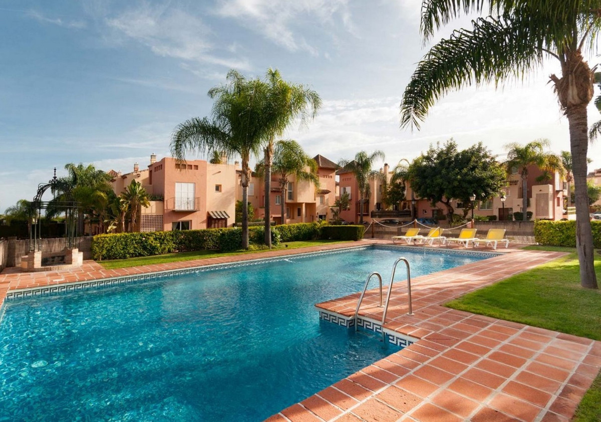 79a1fcb9d8ca52600716fae9bf367381 - 32