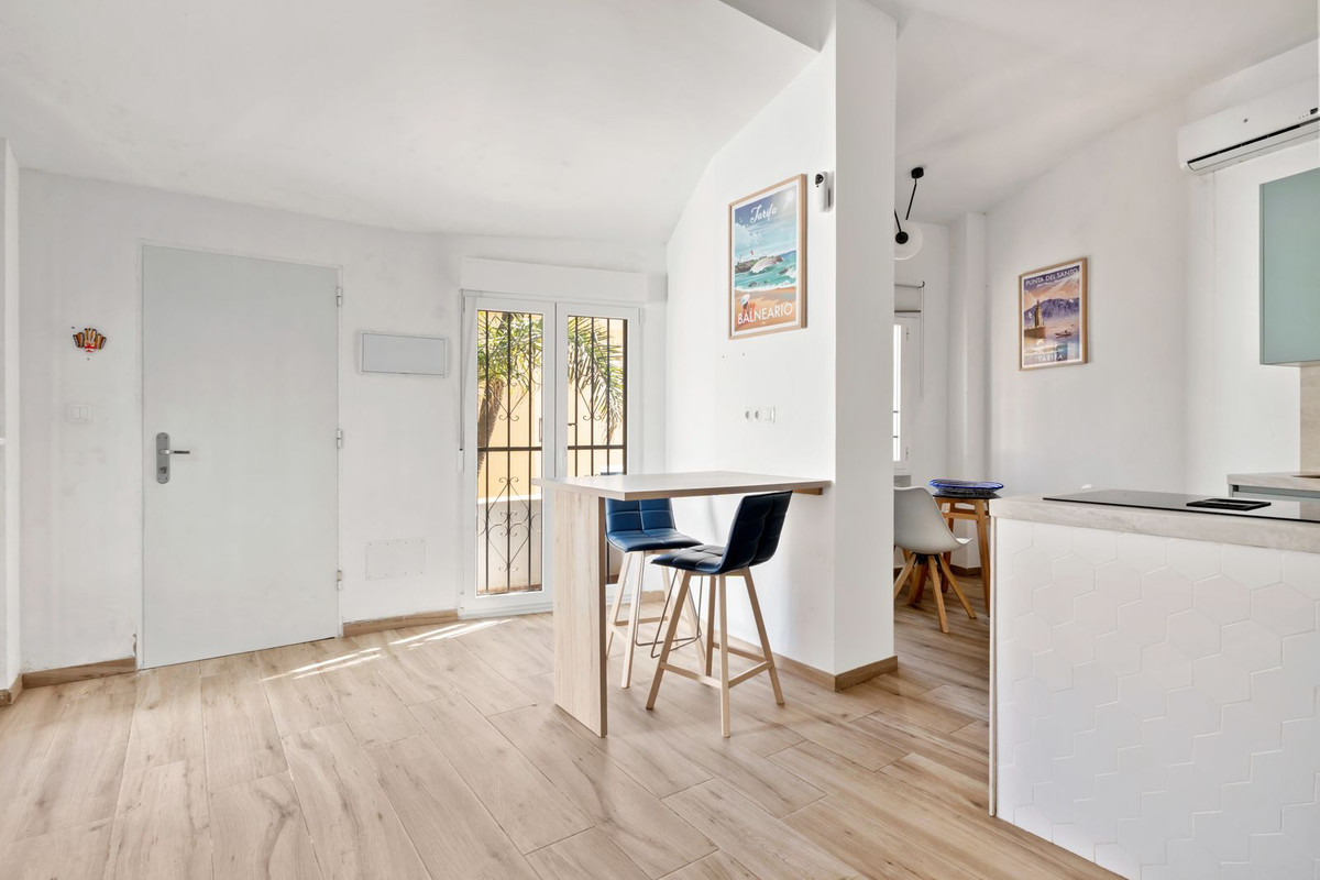 7b0c3be29a92e8cf2b303038c17a5a2d - 24