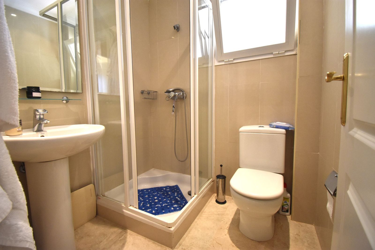 7bafd0ccb61c8a48d51c656880e70926 - 12