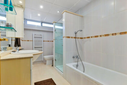 809531c121d248c592e825f47aa17388 - 16