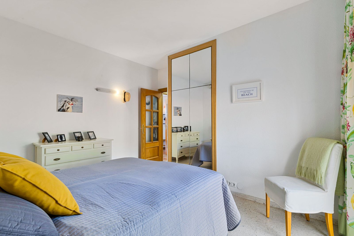 809531c121d248c592e825f47aa17388 - 18