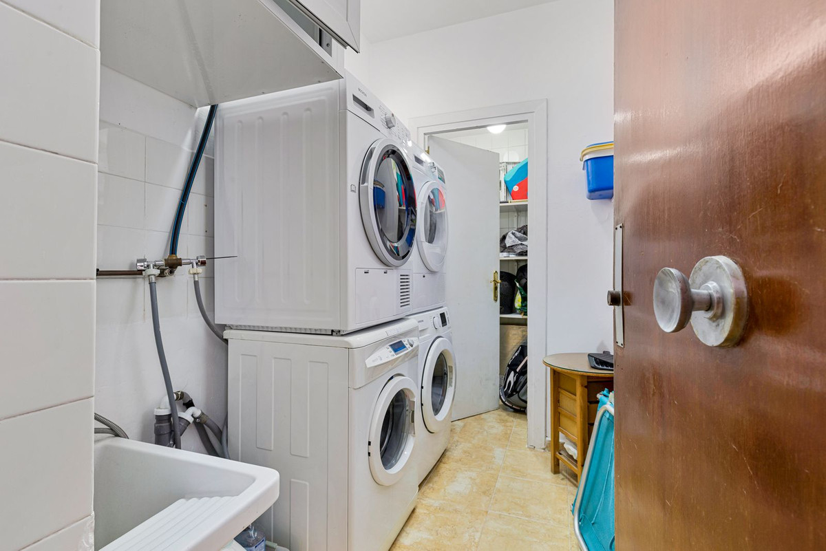 809531c121d248c592e825f47aa17388 - 20