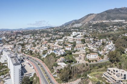 80b811cae1a0a252076d70434dada4b9 - 52