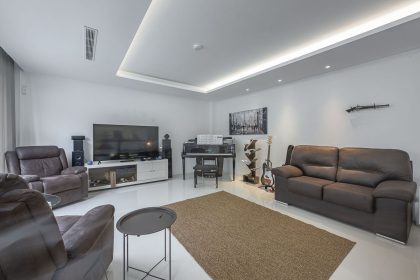 80b811cae1a0a252076d70434dada4b9 - 8