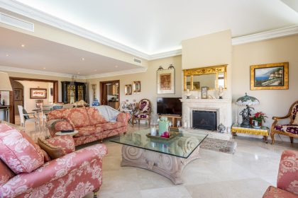 822bf4aca727d0503fd91e6d1a8a3659 - 20