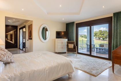 822bf4aca727d0503fd91e6d1a8a3659 - 9