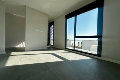 83bb4592c43c417041537e7aaed246e1 - 10