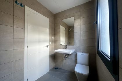 83bb4592c43c417041537e7aaed246e1 - 16