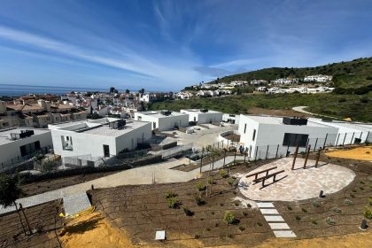 83bb4592c43c417041537e7aaed246e1 - 25