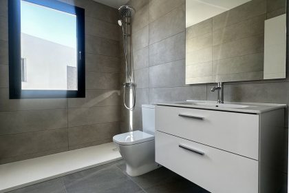 83bb4592c43c417041537e7aaed246e1 - 8