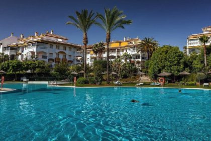 8569149e03ae6e53147442d36c169bc9 - 18